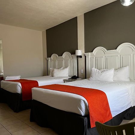 Hotel Los Robles Nuevo Laredo Buitenkant foto